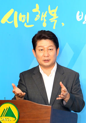 권영진 대구시장이 11일 오후 