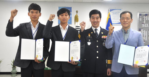 장원 순경, 김동건 순경, 이상현 경산경찰서장, 이호준 경위.(왼쪽부터)