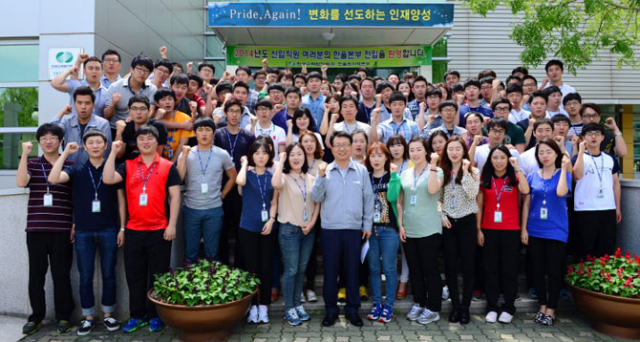 지난달 한울원전에 전입된 신입 사원 107명이 울진탐방프로그램에 참여해 지역민과의 소통에 노력하고 있다. 한울원전 제공