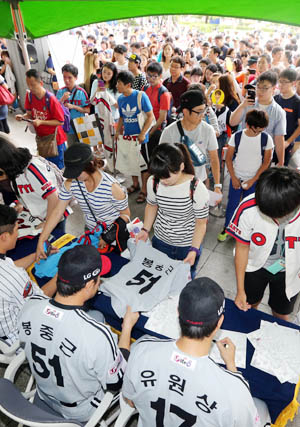 24일 오전 부산 사직구장에서 열린 