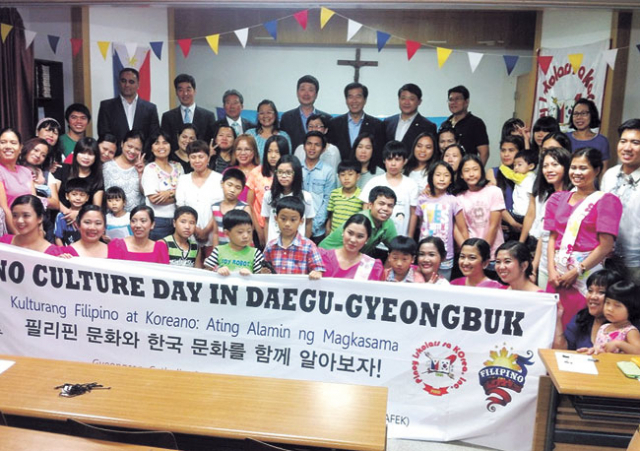 필리핀 결혼이주여성과 자녀들이 필리핀과 한국 문화를 함께 이해하는 프로그램이 24일 경산성당에서 열렸다. 김진만 기자