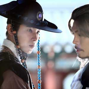 야경꾼 일지 정윤호 김성오 사진. 래몽래인