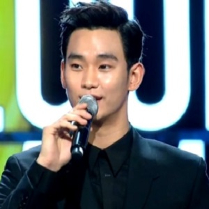 김수현 네티즌 인기상 수상 사진. SBS 방송캡처