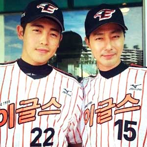 이태양 조인성 시구 인증샷. 온라인 커뮤니티