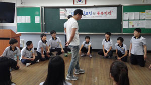대구는 내년 모든 중학교에서 자유학기제를 전면 시행한다. 자유학기제는 학생들이 시험 부담에서 벗어나 꿈과 끼를 찾을 수 있도록 한 제도다. 자유학기제 시범 운영 희망학교인 상인중의 뮤지컬 수업 모습. 상인중 제공