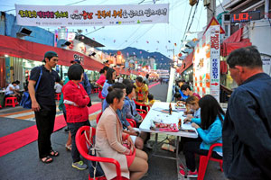 안지랑 곱창 젊음의 거리 축제가 대구의 대표 축제로 자리매김하고 있다. 지난해 열린 안지랑 곱창 축제 모습. 남구청 제공