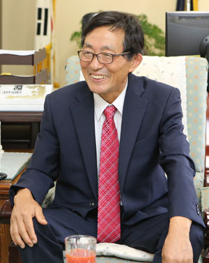 취임 두 달여를 맞은 최병연 영남대의료원장은 