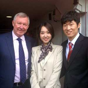 박지성 김민지 부부, 퍼거슨 사진. 배성재 트위터