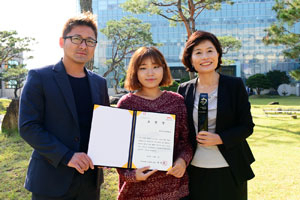 대한민국 나눔 국민대상 시상식에서 전국재해구호협회장상을 받은 대구보건대 교직원 및 학생 대표. 오른쪽부터 교직원 적십자봉사회 이순자 회장, 학생 봉사동아리 