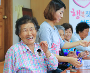 영양군보건소는 열악한 의료환경을 극복하기 위해 안동지역 병원 등과 치매정밀검진, 원격의료진료 협약을 체결해 치매환자를 체계적으로 관리해 오고 있다. 일월면 도계리 치매 쉼터 모습. 영양군 제공