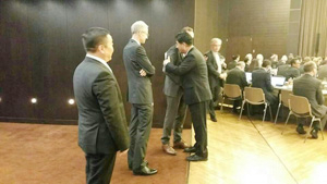 17일 새벽(한국시각) 독일 베를린에서 열린 국제가스연맹 연차총회에서 대구가 2021 세계가스총회를 유치하는 쾌거를 거뒀다. 한국 유치단이 낭보에 기뻐하고 있다. 한국가스공사 제공.