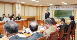 대구 수성구청이 16일 구청 회의실에서 2015년도 자유학기제 전면 실시에 대비해 수성구 중학교 교장 간담회를 열었다. 수성구청 제공