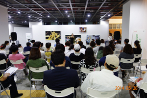 지난 5월에 대구예술발전소 1층 로비에서 열렸던 제 1회 젊은 골목길 콘서트.