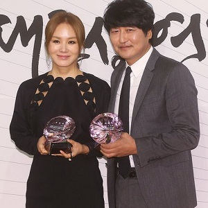 엄정화 송강호 사진. 연합뉴스