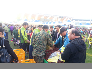 경산대추축제가 여러 문제점과 한계를 드러내면서 개선해야 한다는 목소리가 높다. 24∼26일 경산육상경기장에서 열린 제5회 경산대추축제 현장. 경산시 제공