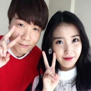 음악중심 윤현상·아이유 셀카 사진. 윤현상 트위터
