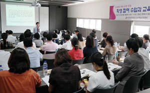 대구보건대 교수학습센터는 교육부 주관 교수학습연구대회에서 잇따라 최고상 수상자를 배출하며 주목받고 있다. 센터가 진행하는 교수법 특강에 참석한 대구보건대 교수들이 강의를 듣고 있다. 대구보건대 제공