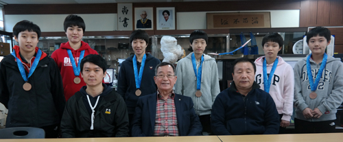 제95회 전국체전에서 동메달을 차지한 대구 상서고 여자 탁구 선수단이 3일 학교에서 포즈를 취했다. 상서고 제공