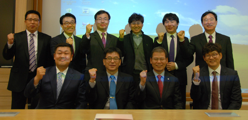 경북차량용임베디드기술연구원, 영남대, 다쏘시스템코리아, 솔리드이엔지는 4일 차세대 시스템 엔지니어링 산업 육성을 위한 양해각서를 체결했다. 영천시 제공