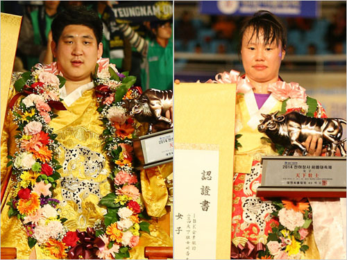 김천체육관에서 열린 2014 천하장사씨름대축제에서 천하장사와 여자천하장사에 오른 정경진(왼쪽)과 엄하진. 연합뉴스