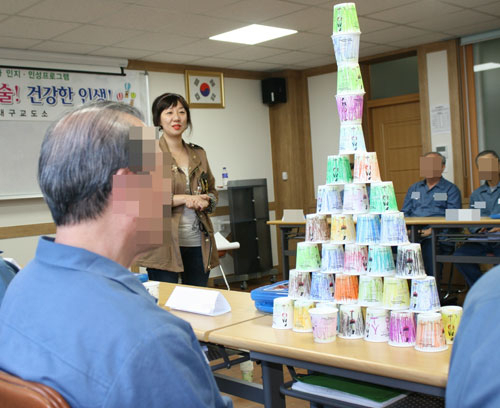 대구교도소는 노인수형자의 처우향상과 건강한 수형생활을 위해 생활환경을 노인에게 맞도록 개선했다. 대구교도소 제공