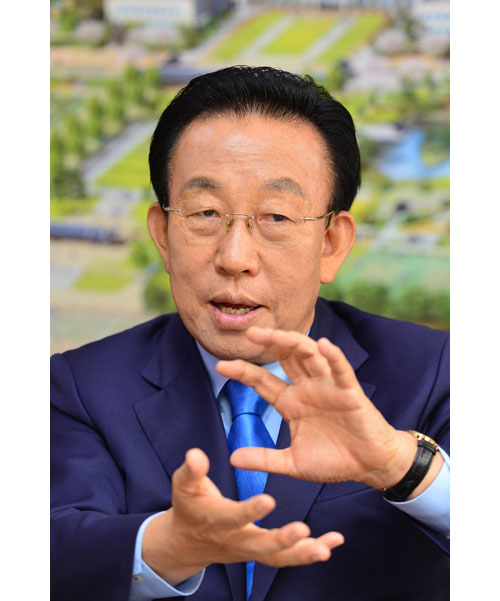 김관용 경북도지사는 치매 극복을 위해 이른바 