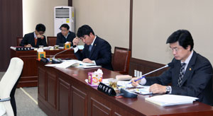 대구시의회 교육위원회는 행정사무감사 마지막 날인 20일 다문화가정 교육 시스템과 학생 수 급감에 따른 대책 마련을 강조했다. 대구시의회 제공