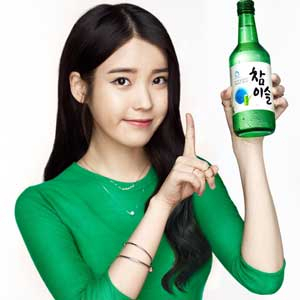 아이유 사진. 하이트진로 참이슬