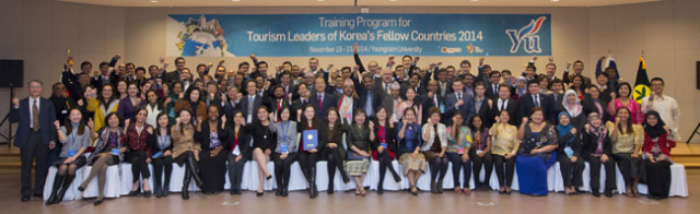 세계 20개국에서 온 90명의 관광관련 공무원 및 관계자들이 22일 영남대에서 교육을 마치고 