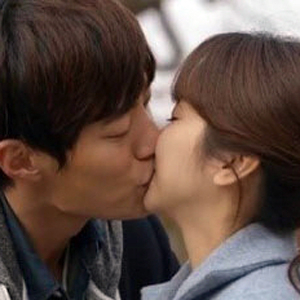 이희준 김옥빈 열애 사진. JTBC 유나의 거리 방송캡처