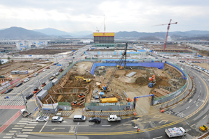 경북 드림밸리는 단순한 공공기관 이전지에 머무르지 않을 것이라고 경북도는 설명했다. 공공기관 이전을 계기로 기관과 연계된 기업체와 연구소, 대학 등을 유치, 산학연 클러스터를 구상하는 것이 경북도의 계획이다. 사진은 전국에서 유일하게 김천 혁신도시 내에 들어서는 