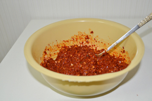 북한 김치는 화려하지 않다. 고춧가루, 마늘, 멸치젓을 넣어 완성한 김치 양념.