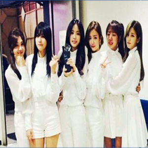 인기가요 에이핑크 1위 사진. 에이핑크 공식 트위터