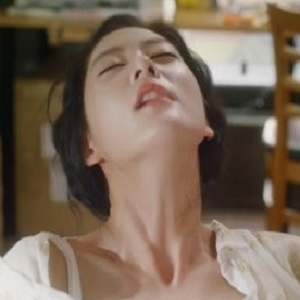 워킹걸 클라라 사진. 영화예고편 캡처