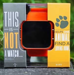 원페이스워치(1:FACEWATCH) 시계를 구매하면 수익금 중 일부가 자선단체에 기부된다. 사진 속 색상의 시계 수익금은 학대 동물을 위해 사용된다. 원페이스워치 블로그