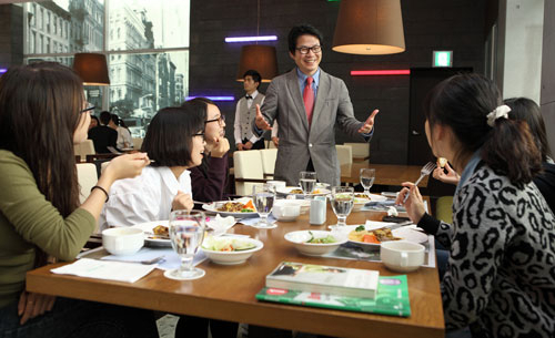 대경대는 전공 교육과 연계한 캠퍼스 기업 20여 곳을 운영하고 있다. 호텔, 관광계열 학생들이 직접 운영하는 42번가 레스토랑. 대경대 제공