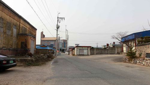영덕군 영해면 성내리 영해파출소 맞은편 도로. 당시 주재소 바로 앞인 이곳에서 3