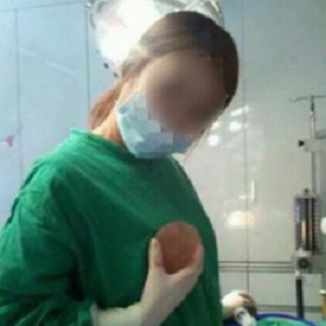 강남 유명 성형외과 사진. 온라인 커뮤니티