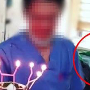 성형외과 수술실 생일파티 사진. 온라인 커뮤니티