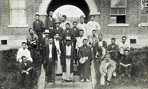 을미사변 120주년…한성신보의 주필을 포함한 낭인들이 명성황후 시해사건 이후 찍은 사진