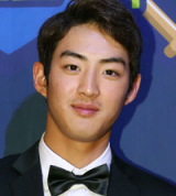 대구 수성구 피트니스센터에서 강도높은 개인 체력 단련을 하고 있는 구자욱 선수.
