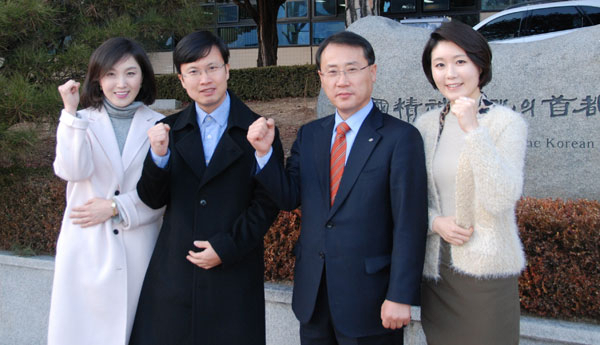 안동시는 공무원들 가운데 사회자 전문가들을 육성해 각종 행사를 빛내는 동시에 예산절감 효과를 거두고 있다. 왼쪽부터 류석진