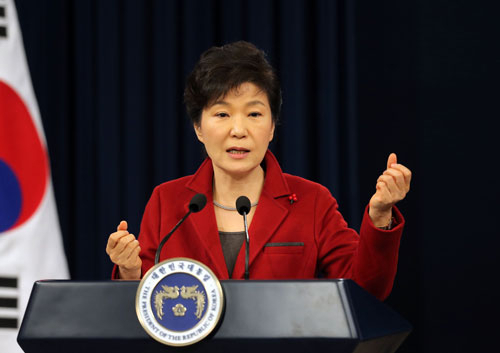 박근혜 대통령이 12일 오전 청와대 춘추관에서 신년 내외신 기자회견을 열고 집권 3년차 국정운영 구상을 밝히고 있다. 2015.1.12 /연합뉴스