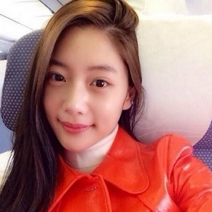 클라라 소속사 상대 계약 무효 소송 사진. 온라인 커뮤니티