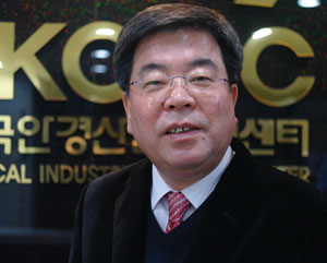 한국안경산업지원센터 손진영 원장은 독자적인 안경 브랜드 개발을 통해 수출 경쟁력을 확보하는 일이 대구 안경산업의 돌파구라고 강조했다.