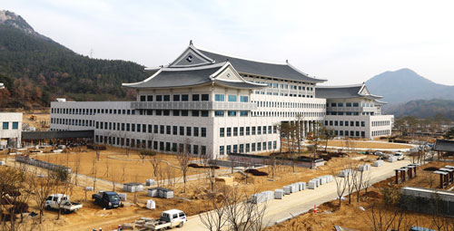 경기 침체와 인구 감소 등 온갖 악재 속에 새로운 성장 발판을 찾던 경북 북부지역 시