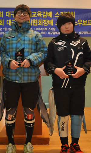 제14회 대구시교육감배와 제25회 대구시협회장배 스키대회에서 각각 우승한 이정훈(오른쪽)과 이재준.