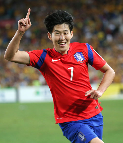 31일 호주 시드니의 스타디움 오스트레일리아에서 열린 2015 AFC 아시안컵 결승전 대한민국 대 호주 경기. 손흥민이 종료 직전 극적인 동점골을 넣은 뒤 환호하고 있다. 2015.1.31/연합뉴스