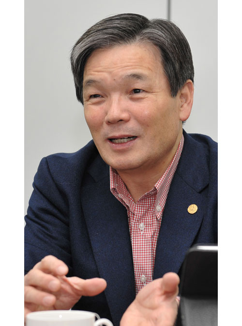 ▷1953년 경남 산청군 단성면 성내리 남산마을 출생 ▷단성고아원 ▷단성초