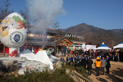 새로운 관광형태를 모색하고 있는 청송군은 옛 월외초등학교에 장난끼공화국 중앙청 청사를 짓고 각종 투어프로그램을 계획하고 있다.